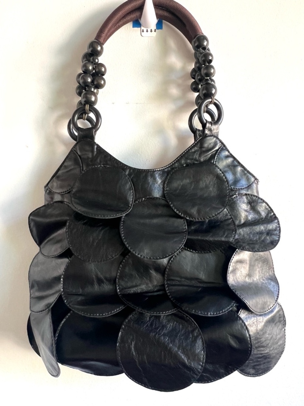 Stylish Black Leather Shoulder Bag with Sculpted Circle Panels - Picture 2 of 6